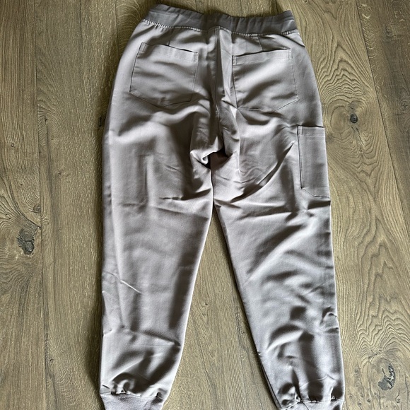 Cream Mandala scrub set - Picture 4 of 5